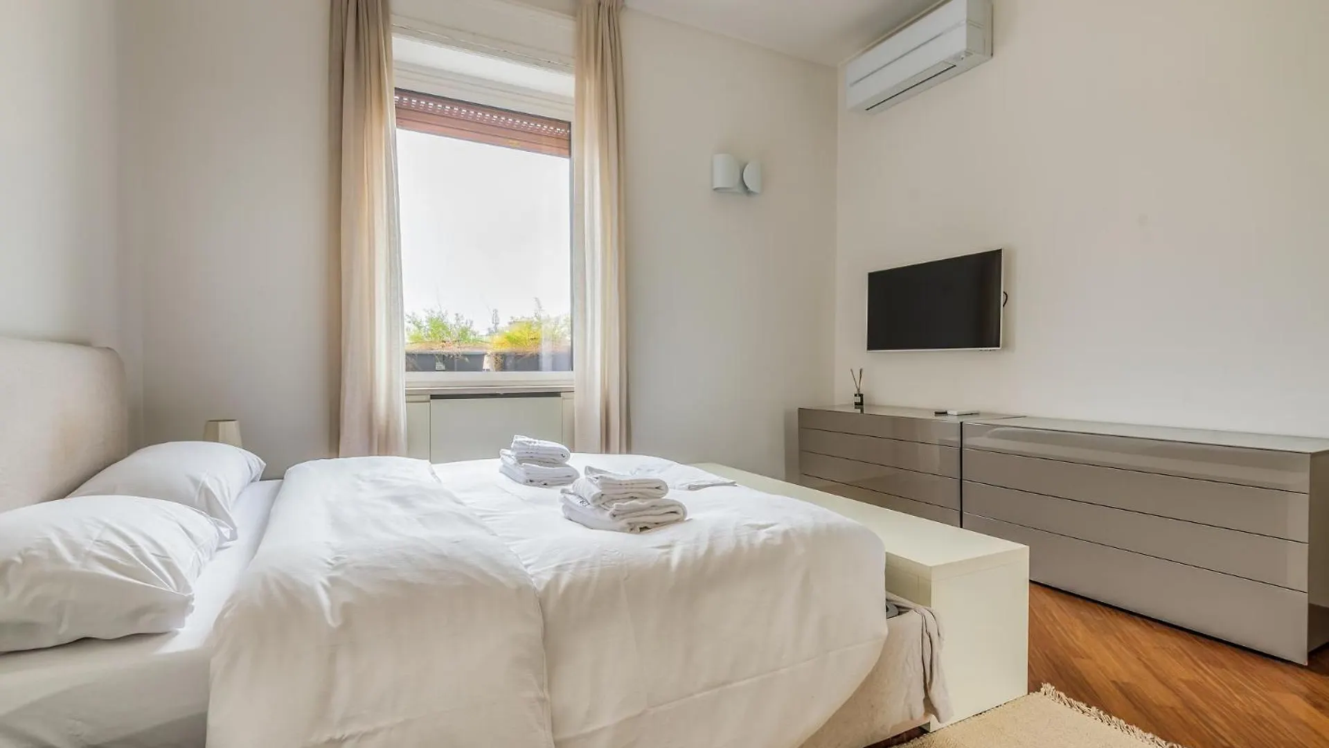 Milan Corso Genova 16 -Wifi-3Pax Apartment 0*,  Italy